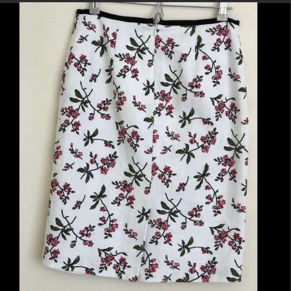 🌸🌸ANN TAYLOR FLORAL PENCIL SKIRT SIZE 14🌸🌸 - Picture 2 of 6